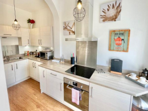 Laurel Apartment